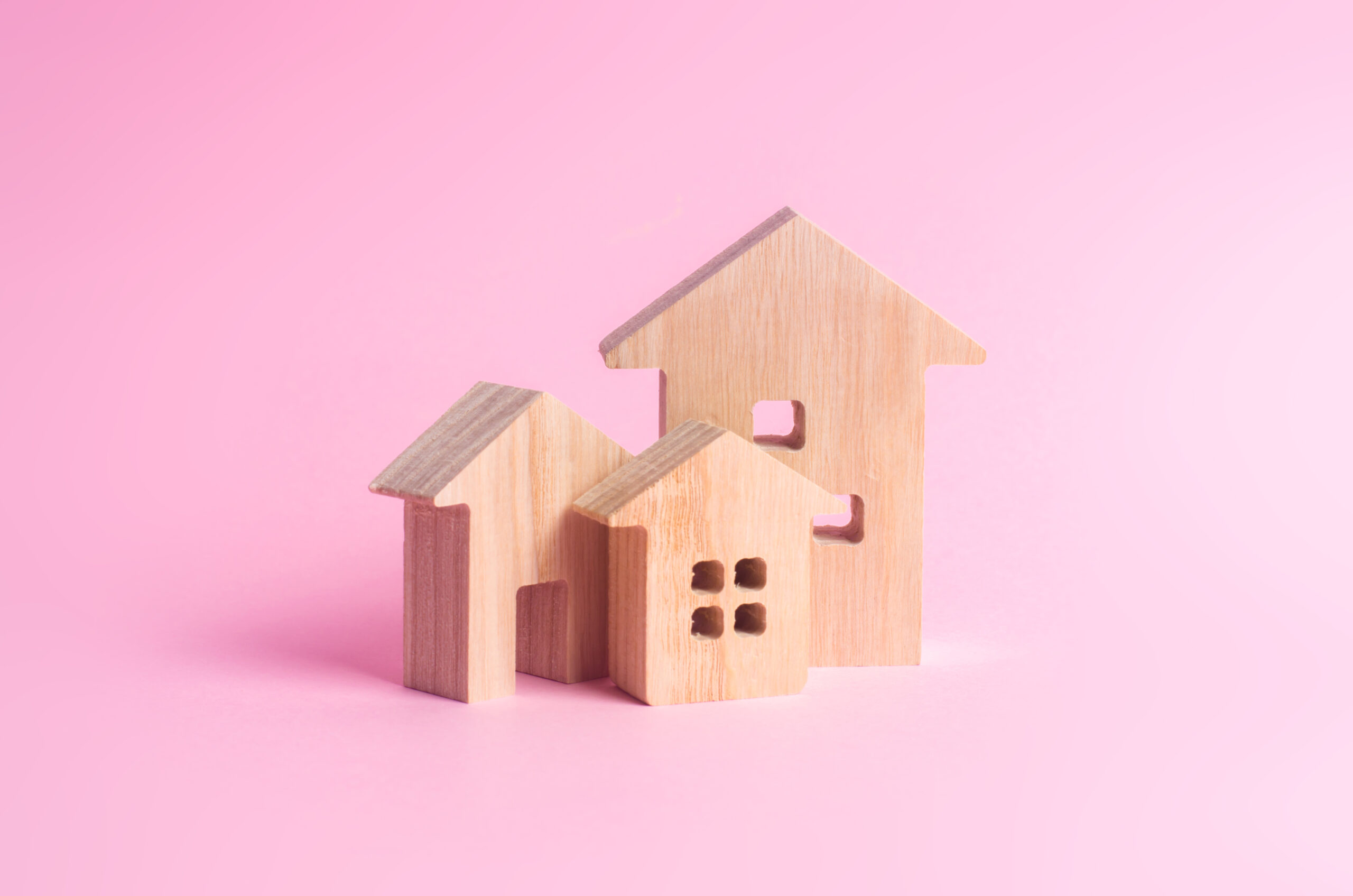 Three houses on a pink background. Buying and selling of real estate, construction. Apartments and apartments. City, settlement. Minimalism. for presentations. real estate market. Three houses on a pink background. Buying and selling of real estate, construction. Apartments and apartments. City, settlement. Minimalism. for presentations. real estate market.